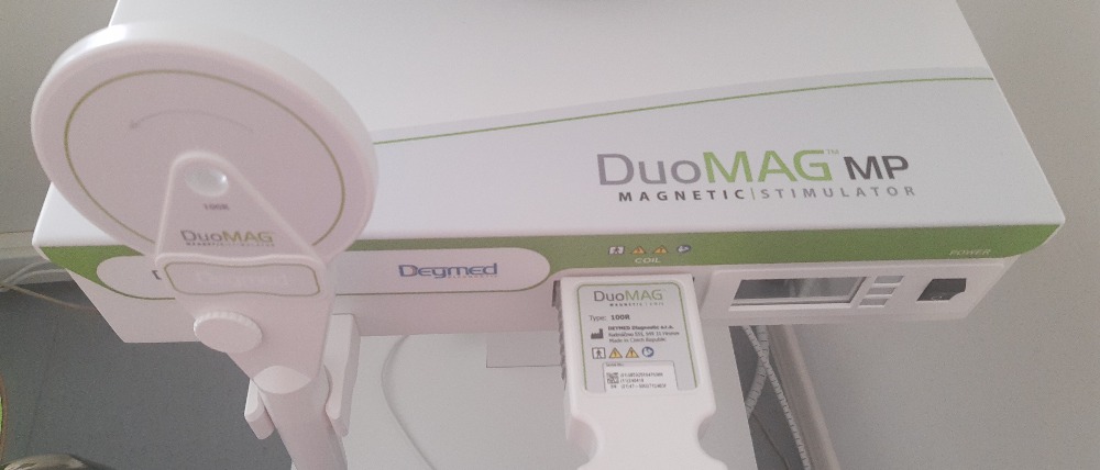 Magnetický stimulátor ke stimulaci motorických evokovaných potenciálů